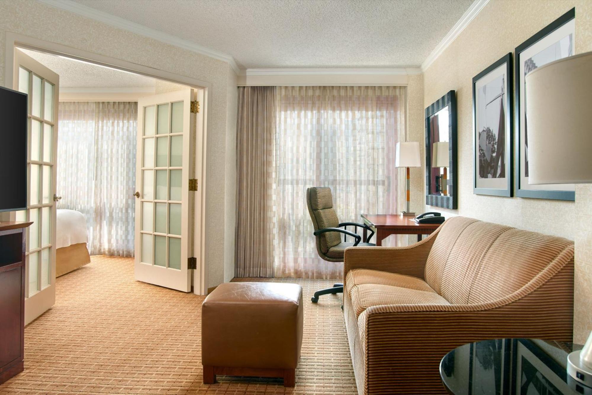 Atlanta Marriott Suites Midtown Экстерьер фото