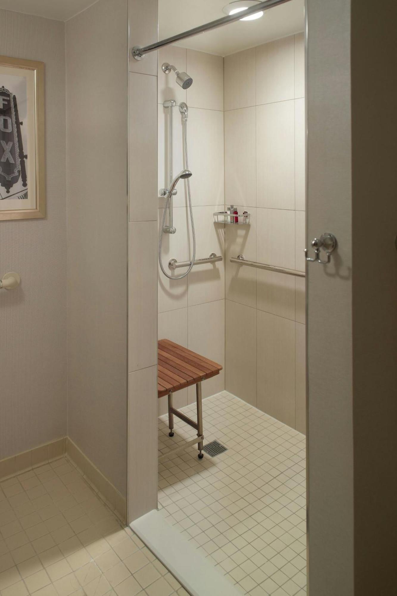 Atlanta Marriott Suites Midtown Экстерьер фото